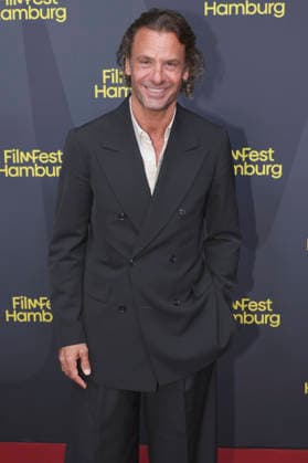 Stephan Luca at the premiere of the ARD series *Friesenjunkies* at the 34th Filmfest Hamburg 2026 at Cinemaxx Dammtor in Hamburg, September 25, 2026 Foto:xgbrcix xFuturexImagex friesenjunkies_6923