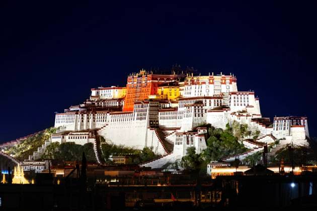 LHASA, CHINA - SEPTEMBER 25: The full moon shines over the Potala Palace during the Mid-Autumn Festival on September 25, 2026 in Lhasa, Xizang Autonomous Region of China. The Mid-Autumn Festival is a traditional Chinese holiday celebrating the harvest and the full moon.  Copyright: xVCGx 111669558422