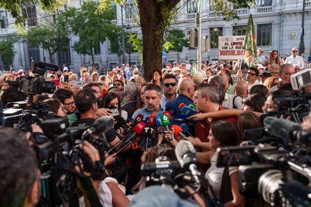 March in Madrid to Support Ceuta and Melilla and Demand Elections Vox President Santiago Abascal speaks to the media before a demonstration to express support for Ceuta and demand general elections be held on September 26, 2026, in Madrid, Spain. The rally was organized by Sociedad Civil Espanola (SCE), which brings together more than 150 civil society organizations, under the slogan For the Dignity of Spain: II March for Dignity—Elections Now! In Defense of Spain! With Ceuta and Melilla ’ SEPTEMBER 26, 2026 RALLY Madrid, Madrid, Spain  Copyright: xMatiasxChiofalox 7801340