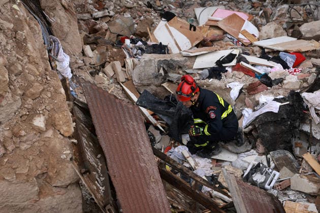 5 missing after explosion collapses building in historic heart of Athens ATHENS, GREECE - SEPTEMBER 26: Rescuers search for survivors after a blast in the Plaka district of Athens, Greece, on September 26, 2026. Costas Baltas Anadolu Athens Greece. Editorial use only. Please get in touch for any other usage.  Copyright: x2026xAnadoluxCostasxBaltasx
