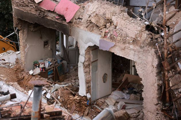 5 missing after explosion collapses building in historic heart of Athens ATHENS, GREECE - SEPTEMBER 26: Rescuers search for survivors after a blast in the Plaka district of Athens, Greece, on September 26, 2026. Costas Baltas Anadolu Athens Greece. Editorial use only. Please get in touch for any other usage.  Copyright: x2026xAnadoluxCostasxBaltasx