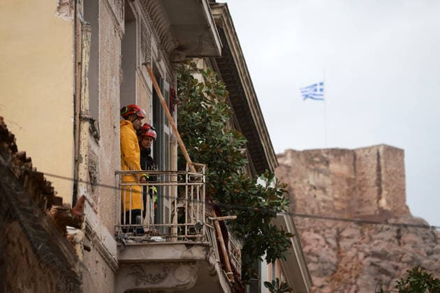 5 missing after explosion collapses building in historic heart of Athens ATHENS, GREECE - SEPTEMBER 26: Rescuers search for survivors after a blast in the Plaka district of Athens, Greece, on September 26, 2026. Costas Baltas Anadolu Athens Greece. Editorial use only. Please get in touch for any other usage.  Copyright: x2026xAnadoluxCostasxBaltasx