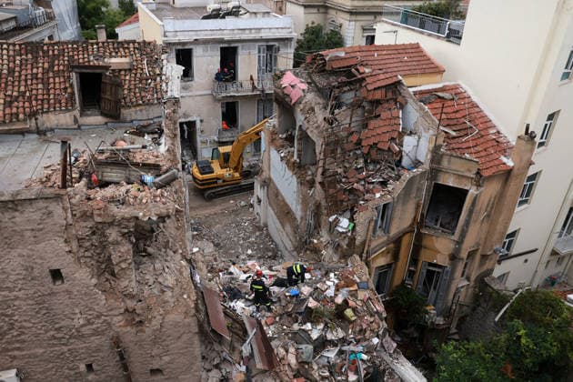5 missing after explosion collapses building in historic heart of Athens ATHENS, GREECE - SEPTEMBER 26: Rescuers search for survivors after a blast in the Plaka district of Athens, Greece, on September 26, 2026. Costas Baltas Anadolu Athens Greece. Editorial use only. Please get in touch for any other usage.  Copyright: x2026xAnadoluxCostasxBaltasx
