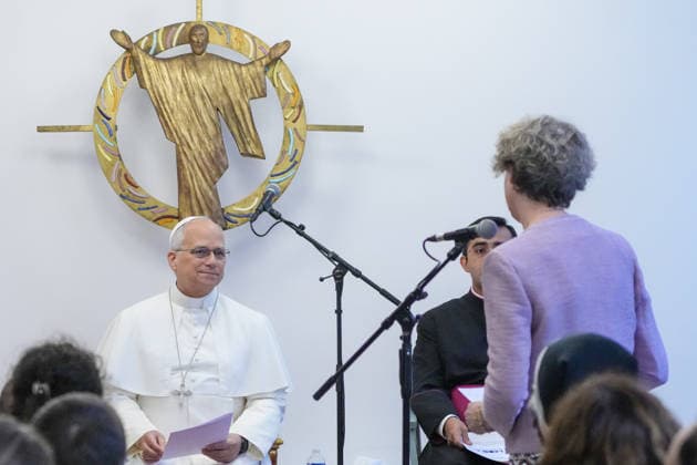 POPE LEO XIV VISITS MAISON BAKHITA SOCIAL INTEGRATION CENTER - PARIS France, Paris, Vatican, 2026 9 26 Pope Leo XIV visits Maison Bakhita Center for Accompaniment and Social Integration, dedicated to welcoming and supporting migrants, during his apostolic journey to France. EDITORIAL USE ONLY - NO BOOKS Copyright: xPOOL xCatholicxPressxPhotox