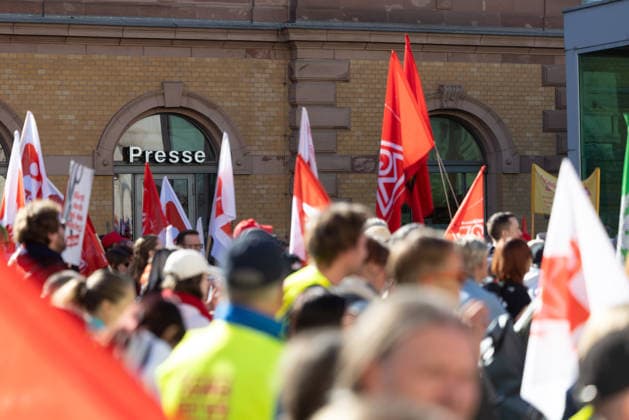 Protest Against Social Welfare Cuts in Erfurt, September 26, 2026 In Erfurt, Thuringia, several thousand people protested against the government’s plans to dismantle the welfare state. Among them were workers from the nursing, healthcare, and social services sectors. 26092026_ppb-1
