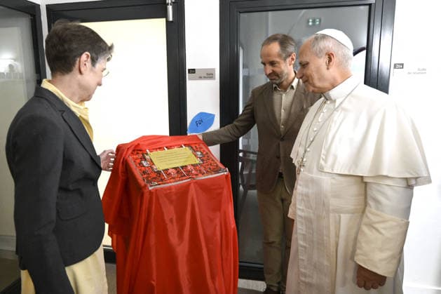 Pope Leo XIV Visits The ‘Maison Bakhita’ Social Integration Centre in Paris Pope Leo XIV visits the ‘Maison Bakhita’ in Paris, France on September 26, 2026, which offers support and social integration services to migrants and refugees, on the second day of his four-day Apostolic Journey to France. The centre’s patron saint, St. Josephine Bakhita (1869-1947), was a former slave who became a religious sister in Italy. Photo by (EV) Simone Risoluti Vatican Media ABACAPRESS.COM Paris France  Copyright: xABACAx