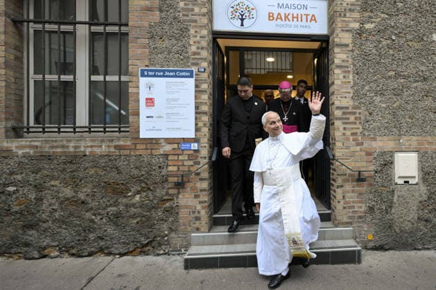 Pope Leo XIV Visits The ‘Maison Bakhita’ Social Integration Centre in Paris Pope Leo XIV visits the ‘Maison Bakhita’ in Paris, France on September 26, 2026, which offers support and social integration services to migrants and refugees, on the second day of his four-day Apostolic Journey to France. The centre’s patron saint, St. Josephine Bakhita (1869-1947), was a former slave who became a religious sister in Italy. Photo by (EV) Simone Risoluti Vatican Media ABACAPRESS.COM Paris France  Copyright: xABACAx