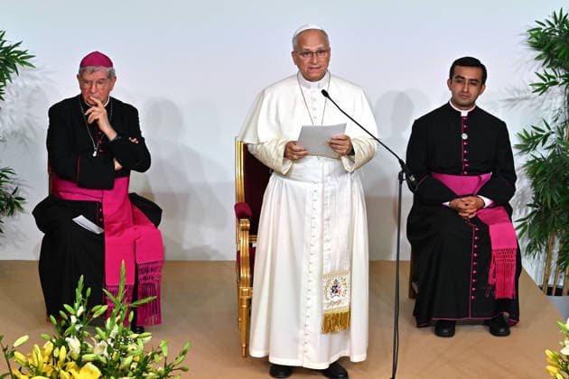 IPA88989805 - France, Paris, Vatican, September 26, 2026 Pope Leo XIV meets with members of the Provincial Synodal Assembly, catechumens, and neophytes at the Catholic Institute of Paris during his apostolic journey to France. Photo by ALESSIA GIULIANI Catholic Press Photo  Copyright: xALESSIAxGIULIANI xCatholicxPressxPhotox xx IPA88989805