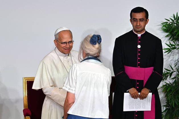 IPA88989812 - France, Paris, Vatican, September 26, 2026 Pope Leo XIV meets with members of the Provincial Synodal Assembly, catechumens, and neophytes at the Catholic Institute of Paris during his apostolic journey to France. Photo by ALESSIA GIULIANI Catholic Press Photo  Copyright: xALESSIAxGIULIANI xCatholicxPressxPhotox xx IPA88989812