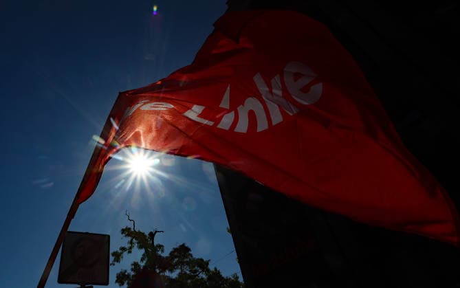 Politics, Demonstration against the labor reform in Germany Die Like Flag is silhouetted during the Demonstration against the labor reform in Nuremberg , Bayern , Germany . September 26th, 2026 Photo by Davide Elias Copyright: xDavidexEliasx