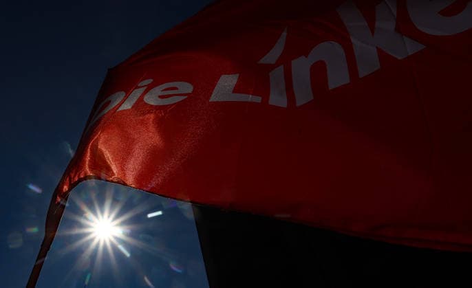 Politics, Demonstration against the labor reform in Germany Die Linke Flag is silhouetted during the Demonstration against the labor reform in Nuremberg , Bayern , Germany . September 26th, 2026 Photo by Davide Elias Copyright: xDavidexEliasx