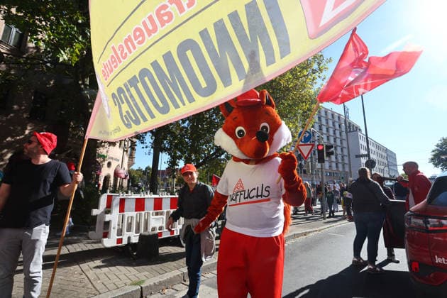 Politics, Demonstration against the labor reform in Germany Demonstration against the labor reform in Nuremberg , Bayern , Germany . September 26th, 2026 Photo by Davide Elias Copyright: xDavidexEliasx