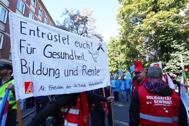 Politics, Demonstration against the labor reform in Germany Demonstration against the labor reform in Nuremberg , Bayern , Germany . September 26th, 2026 Photo by Davide Elias Copyright: xDavidexEliasx