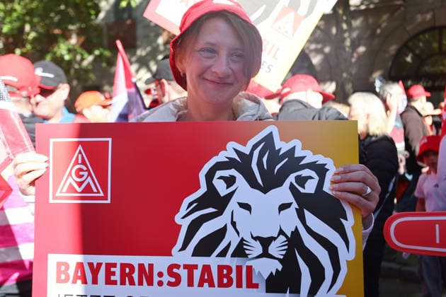 September 26, 2026, Nuremberg, Bayern, Germany: Demonstration against the labor reform in Nuremberg , Bayern , Germany . September 26th, 2026 Nuremberg Germany  - ZUMAe140 20260926_zip_e140_013 Copyright: xDavidexEliasx
