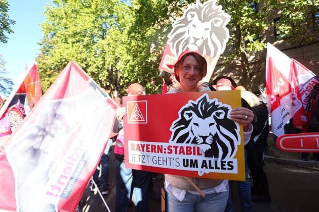 September 26, 2026, Nuremberg, Bayern, Germany: Demonstration against the labor reform in Nuremberg , Bayern , Germany . September 26th, 2026 Nuremberg Germany  - ZUMAe140 20260926_zip_e140_014 Copyright: xDavidexEliasx