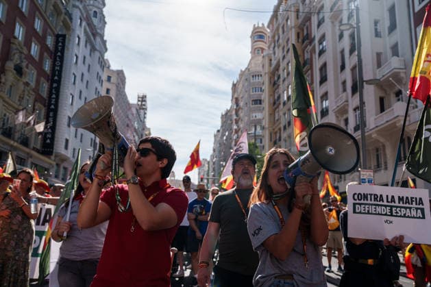 March in Madrid to Support Ceuta and Melilla and Demand Elections Hundreds of people gathered at a demonstration to express support for Ceuta and demand that general elections be held on September 26, 2026, in Madrid, Spain. The demonstration was organized by Sociedad Civil Espanola (SCE), which brings together more than 150 civil society organizations, under the slogan For the Dignity of Spain: II March for Dignity—Elections Now! In Defense of Spain! With Ceuta and Melilla ’ SEPTEMBER 26, 2026 RALLY Madrid, Spain  Copyright: xMatiasxChiofalox 7801434