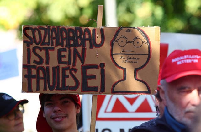 September 26, 2026, Nuremberg, Bayern, Germany: Demonstration against the labor reform in Nuremberg , Bayern , Germany . September 26th, 2026 Nuremberg Germany  - ZUMAe140 20260926_zip_e140_023 Copyright: xDavidexEliasx