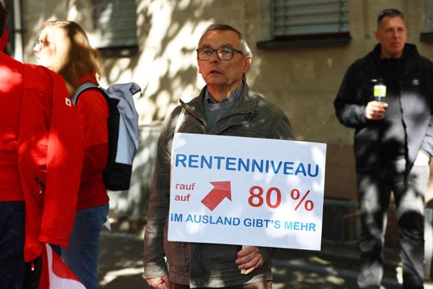 September 26, 2026, Nuremberg, Bayern, Germany: Demonstration against the labor reform in Nuremberg , Bayern , Germany . September 26th, 2026 Nuremberg Germany  - ZUMAe140 20260926_zip_e140_027 Copyright: xDavidexEliasx