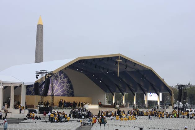 September 26, 2026, Paris, Rome, France: Volunteers work ahead of the Pope s Mass celebration at Place de la Concorde, Paris, September 26, 2026. Paris France  - ZUMAa289 20260926_zia_a289_004 Copyright: xPierrexTeyssotx xAgfx