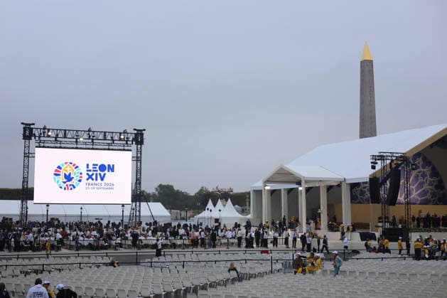 September 26, 2026, Paris, Rome, France: Volunteers work ahead of the Pope s Mass celebration at Place de la Concorde, Paris, September 26, 2026. Paris France  - ZUMAa289 20260926_zia_a289_005 Copyright: xPierrexTeyssotx xAgfx