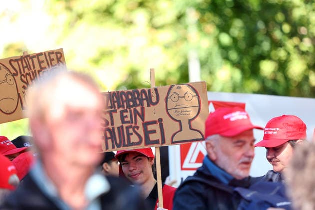 September 26, 2026, Nuremberg, Bayern, Germany: Demonstration against the labor reform in Nuremberg , Bayern , Germany . September 26th, 2026 Nuremberg Germany - ZUMAe140 20260926_zip_e140_021 Copyright: xDavidexEliasx