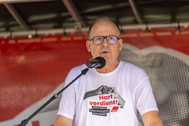 Protest Against Cuts to Social Services in Erfurt, September 26, 2026 Stefan Koerzell Körzell, Vice Chair of the German Trade Union Federation (DGB). In Erfurt, Thuringia, several thousand people protested against the government’s plans to dismantle the welfare state. Among them were workers from the nursing, healthcare, and social services sectors. 26092026_ppb-51