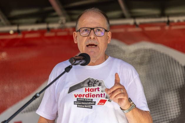 Protest Against Social Welfare Cuts in Erfurt, September 26, 2026 Stefan Koerzell Körzell, Vice Chair of the German Trade Union Federation (DGB). In Erfurt, Thuringia, several thousand people protested against the government’s plans to dismantle the welfare state. Among them were workers from the nursing, healthcare, and social services sectors. 26092026_ppb-20
