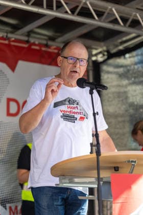 Protest Against Cuts to Social Services in Erfurt, September 26, 2026 Stefan Koerzell Körzell, Vice Chair of the German Trade Union Federation (DGB). In Erfurt, Thuringia, several thousand people protested against the government’s plans to dismantle the welfare state. Among them were workers from the nursing, healthcare, and social services sectors. 26092026_ppb-38