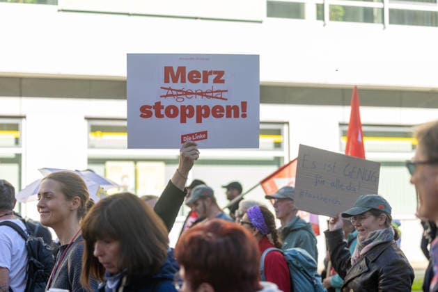 Protest Against Social Cuts in Erfurt, September 26, 2026: In Erfurt, Thuringia, several thousand people protested against the government’s plans to dismantle the welfare state. Among them were workers from the nursing, healthcare, and social services sectors. 26092026_ppb-27