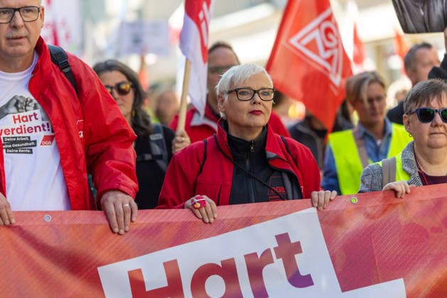 Protest Against Social Cuts in Erfurt, September 26, 2026: Renate Sternatz, Deputy Chair of the German Trade Union Federation (DGB) in Hesse-Thuringia. In Erfurt, Thuringia, several thousand people protested against the government’s plans to dismantle the welfare state. Among them were workers from the nursing, healthcare, and social services sectors. 26092026_ppb-44