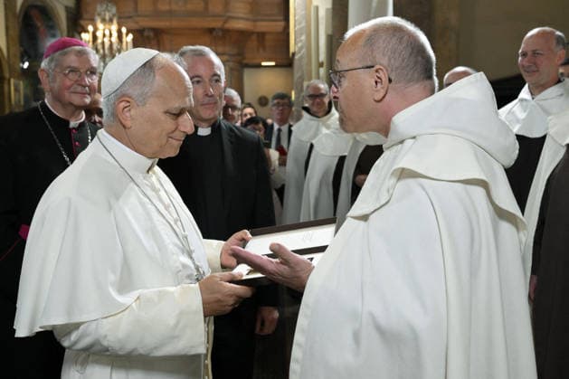 Pope Leo XIV Meets The Provincial Synodal Assembly in Paris Pope Leo XIV meets members of the Provincial Synodal Assembly, catechumens and newly baptized Christians at the Catholic University of Paris, France on September 26, 2026, on the second day of his four-day Apostolic Journey to France. Photo by (EV) Simone Risoluti Vatican Media ABACAPRESS.COM Paris France  Copyright: xABACAx