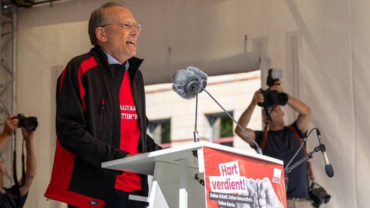DGB Bavaria Hard-Earned Rally, Nuremberg, September 26, 2026 Bernhard Stiedl, Chairman of DGB Bavaria, speaks at the DGB’s Hard-Earned rally with animated facial expressions and gestures at the lectern in Nuremberg, Bavaria, Germany 20260926-1V9A9779-M4000