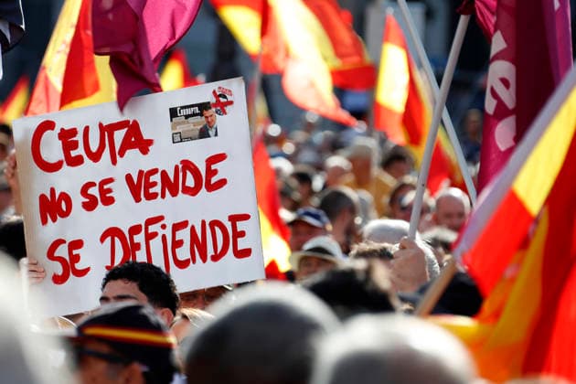 September 26, 2026, Madrid, Community Of Madrid, Spain: Thousands of demonstrators march through central Madrid during the II Marcha por la Dignidad (II March for Dignity) in support of the autonomous city of Ceuta on Saturday, September 26, 2026, in Madrid, Spain. Organized by civil society platforms, the mobilization primarily focused on defending the Spanish borders in North Africa following a wave of irregular migration. The protests were triggered by the border breaches registered on July 30 and 31, 2026, when mass attempts were made to enter the Spanish enclave. As a secondary demand, protesters called for the immediate scheduling of general elections, criticizing the national government s handling of the migration crisis and border - ZUMAo127 20260926_zep_o127_003 Copyright: xHugoxOrtunox