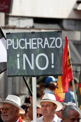 September 26, 2026, Madrid, Community Of Madrid, Spain: Thousands of demonstrators march through central Madrid during the II Marcha por la Dignidad (II March for Dignity) in support of the autonomous city of Ceuta on Saturday, September 26, 2026, in Madrid, Spain. Organized by civil society platforms, the mobilization primarily focused on defending the Spanish borders in North Africa following a wave of irregular migration. The protests were triggered by the border breaches registered on July 30 and 31, 2026, when mass attempts were made to enter the Spanish enclave. As a secondary demand, protesters called for the immediate scheduling of general elections, criticizing the national government s handling of the migration crisis and border - ZUMAo127 20260926_zep_o127_025 Copyright: xHugoxOrtunox