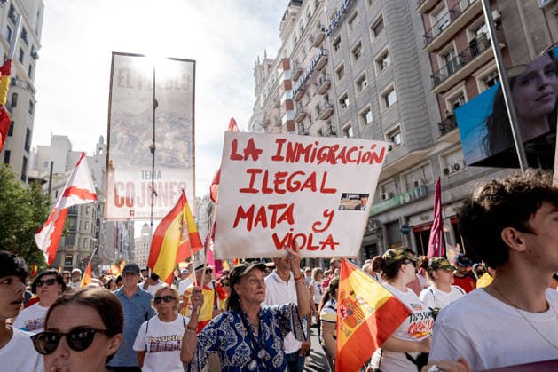 Protest in central Madrid against Prime Minister Pedro Sanchez MADRID, SPAIN - SEPTEMBER 26: Thousands of people march through central Madrid calling for the resignation of Spanish Prime Minister Pedro Sanchez and demanding an early general election, while protesting the government’s handling of the ongoing migration crisis in Ceuta, Spain, on September 26, 2026. Diego Radames Anadolu Madrid Spain. Editorial use only. Please get in touch for any other usage.  Copyright: x2026xAnadoluxDiegoxRadamesx