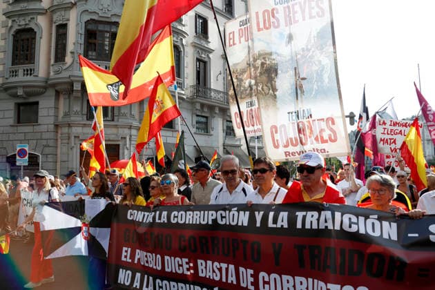 September 26, 2026, Madrid, Community Of Madrid, Spain: Thousands of demonstrators march through central Madrid during the II Marcha por la Dignidad (II March for Dignity) in support of the autonomous city of Ceuta on Saturday, September 26, 2026, in Madrid, Spain. Organized by civil society platforms, the mobilization primarily focused on defending the Spanish borders in North Africa following a wave of irregular migration. The protests were triggered by the border breaches registered on July 30 and 31, 2026, when mass attempts were made to enter the Spanish enclave. As a secondary demand, protesters called for the immediate scheduling of general elections, criticizing the national government s handling of the migration crisis and border  - ZUMAo127 20260926_zep_o127_014 Copyright: xHugoxOrtunox