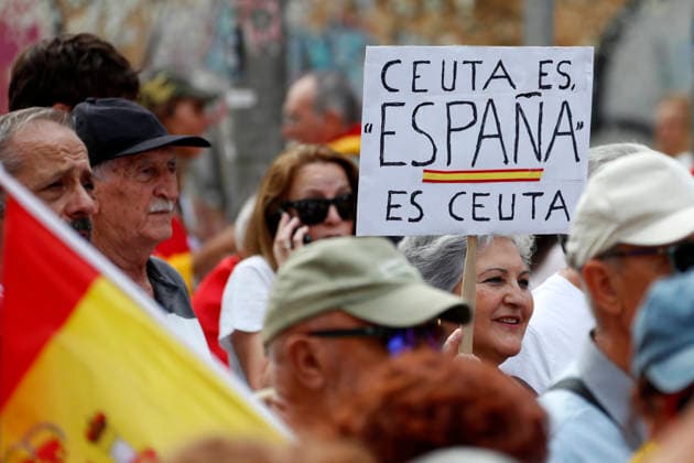 September 26, 2026, Madrid, Community Of Madrid, Spain: Thousands of demonstrators march through central Madrid during the II Marcha por la Dignidad (II March for Dignity) in support of the autonomous city of Ceuta on Saturday, September 26, 2026, in Madrid, Spain. Organized by civil society platforms, the mobilization primarily focused on defending the Spanish borders in North Africa following a wave of irregular migration. The protests were triggered by the border breaches registered on July 30 and 31, 2026, when mass attempts were made to enter the Spanish enclave. As a secondary demand, protesters called for the immediate scheduling of general elections, criticizing the national government s handling of the migration crisis and border  - ZUMAo127 20260926_zep_o127_037 Copyright: xHugoxOrtunox