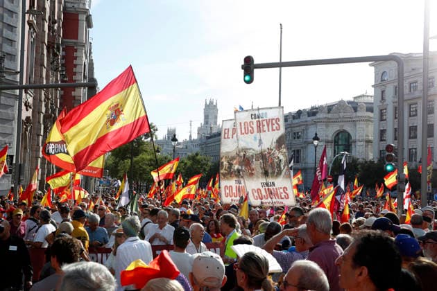 September 26, 2026, Madrid, Community Of Madrid, Spain: Thousands of demonstrators march through central Madrid during the II Marcha por la Dignidad (II March for Dignity) in support of the autonomous city of Ceuta on Saturday, September 26, 2026, in Madrid, Spain. Organized by civil society platforms, the mobilization primarily focused on defending the Spanish borders in North Africa following a wave of irregular migration. The protests were triggered by the border breaches registered on July 30 and 31, 2026, when mass attempts were made to enter the Spanish enclave. As a secondary demand, protesters called for the immediate scheduling of general elections, criticizing the national government s handling of the migration crisis and border  - ZUMAo127 20260926_zep_o127_015 Copyright: xHugoxOrtunox