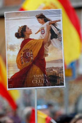 September 26, 2026, Madrid, Community Of Madrid, Spain: Thousands of demonstrators march through central Madrid during the II Marcha por la Dignidad (II March for Dignity) in support of the autonomous city of Ceuta on Saturday, September 26, 2026, in Madrid, Spain. Organized by civil society platforms, the mobilization primarily focused on defending the Spanish borders in North Africa following a wave of irregular migration. The protests were triggered by the border breaches registered on July 30 and 31, 2026, when mass attempts were made to enter the Spanish enclave. As a secondary demand, protesters called for the immediate scheduling of general elections, criticizing the national government s handling of the migration crisis and border  - ZUMAo127 20260926_zep_o127_043 Copyright: xHugoxOrtunox
