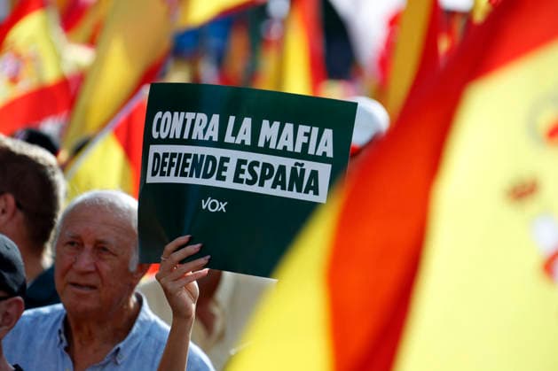 September 26, 2026, Madrid, Community Of Madrid, Spain: Thousands of demonstrators march through central Madrid during the II Marcha por la Dignidad (II March for Dignity) in support of the autonomous city of Ceuta on Saturday, September 26, 2026, in Madrid, Spain. Organized by civil society platforms, the mobilization primarily focused on defending the Spanish borders in North Africa following a wave of irregular migration. The protests were triggered by the border breaches registered on July 30 and 31, 2026, when mass attempts were made to enter the Spanish enclave. As a secondary demand, protesters called for the immediate scheduling of general elections, criticizing the national government s handling of the migration crisis and border  - ZUMAo127 20260926_zep_o127_019 Copyright: xHugoxOrtunox
