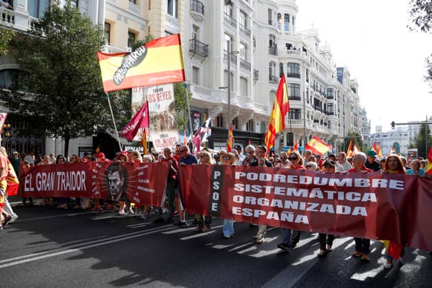 September 26, 2026, Madrid, Community Of Madrid, Spain: Thousands of demonstrators march through central Madrid during the II Marcha por la Dignidad (II March for Dignity) in support of the autonomous city of Ceuta on Saturday, September 26, 2026, in Madrid, Spain. Organized by civil society platforms, the mobilization primarily focused on defending the Spanish borders in North Africa following a wave of irregular migration. The protests were triggered by the border breaches registered on July 30 and 31, 2026, when mass attempts were made to enter the Spanish enclave. As a secondary demand, protesters called for the immediate scheduling of general elections, criticizing the national government s handling of the migration crisis and border  - ZUMAo127 20260926_zep_o127_022 Copyright: xHugoxOrtunox