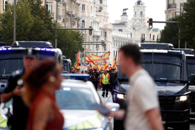 September 26, 2026, Madrid, Community Of Madrid, Spain: Thousands of demonstrators march through central Madrid during the II Marcha por la Dignidad (II March for Dignity) in support of the autonomous city of Ceuta on Saturday, September 26, 2026, in Madrid, Spain. Organized by civil society platforms, the mobilization primarily focused on defending the Spanish borders in North Africa following a wave of irregular migration. The protests were triggered by the border breaches registered on July 30 and 31, 2026, when mass attempts were made to enter the Spanish enclave. As a secondary demand, protesters called for the immediate scheduling of general elections, criticizing the national government s handling of the migration crisis and border  - ZUMAo127 20260926_zep_o127_029 Copyright: xHugoxOrtunox