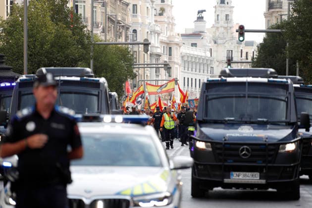 September 26, 2026, Madrid, Community Of Madrid, Spain: Thousands of demonstrators march through central Madrid during the II Marcha por la Dignidad (II March for Dignity) in support of the autonomous city of Ceuta on Saturday, September 26, 2026, in Madrid, Spain. Organized by civil society platforms, the mobilization primarily focused on defending the Spanish borders in North Africa following a wave of irregular migration. The protests were triggered by the border breaches registered on July 30 and 31, 2026, when mass attempts were made to enter the Spanish enclave. As a secondary demand, protesters called for the immediate scheduling of general elections, criticizing the national government s handling of the migration crisis and border  - ZUMAo127 20260926_zep_o127_030 Copyright: xHugoxOrtunox