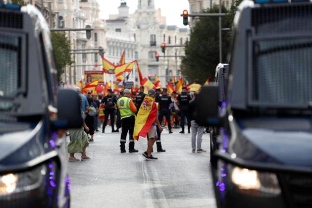 September 26, 2026, Madrid, Community Of Madrid, Spain: Thousands of demonstrators march through central Madrid during the II Marcha por la Dignidad (II March for Dignity) in support of the autonomous city of Ceuta on Saturday, September 26, 2026, in Madrid, Spain. Organized by civil society platforms, the mobilization primarily focused on defending the Spanish borders in North Africa following a wave of irregular migration. The protests were triggered by the border breaches registered on July 30 and 31, 2026, when mass attempts were made to enter the Spanish enclave. As a secondary demand, protesters called for the immediate scheduling of general elections, criticizing the national government s handling of the migration crisis and border  - ZUMAo127 20260926_zep_o127_033 Copyright: xHugoxOrtunox