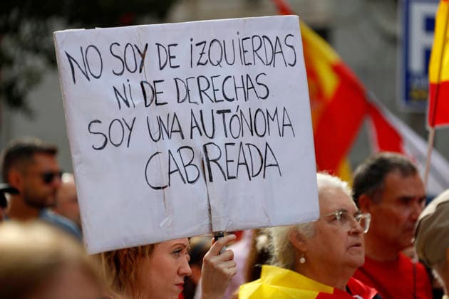 September 26, 2026, Madrid, Community Of Madrid, Spain: Thousands of demonstrators march through central Madrid during the II Marcha por la Dignidad (II March for Dignity) in support of the autonomous city of Ceuta on Saturday, September 26, 2026, in Madrid, Spain. Organized by civil society platforms, the mobilization primarily focused on defending the Spanish borders in North Africa following a wave of irregular migration. The protests were triggered by the border breaches registered on July 30 and 31, 2026, when mass attempts were made to enter the Spanish enclave. As a secondary demand, protesters called for the immediate scheduling of general elections, criticizing the national government s handling of the migration crisis and border  - ZUMAo127 20260926_zep_o127_035 Copyright: xHugoxOrtunox