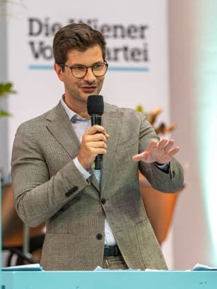 September 26, 2026 ÖVP Future Congress 009 Lorenz Mayer, ÖVP Member of the Vienna State Parliament and City Council, on September 26, 2026, at the Vienna People s Party Future Congress at the Platinum in the UNIQA Tower in Vienna, Vienna, Austria