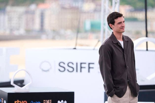 San Sebastian - Le Faux Soir Photocal Julien Frison attended Le Faux Soir Photocall during 74th San Sebastian International Film Festival at Kursaal Palace on September 26, 2026 in Donostia San Sebastian, Spain Photo by ABACAPRESS.COM San Sebastian Euskadi Spain  Copyright: xABACAx