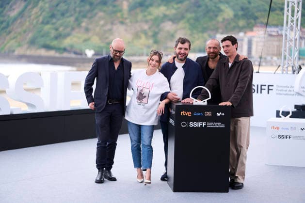 September 26, 2026, Donostia San Sebastian, Euskadi, Spain: Arieh Worthalter, Mara Taquin, MichaoÂ«l R. Roskam, Karim Leklou, Julien Frison attended Le Faux Soir Photocall during 74th San Sebastian International Film Festival at Kursaal Palace on September 26, 2026 in Donostia San Sebastian, Spain Donostia San Sebastian Spain - ZUMAg15_ 20260926_zaf_g15_034 Copyright: xJackxAbuinx