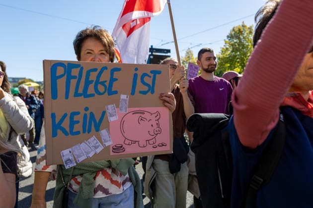 September 26, 2026, Leipzig, Saxony, Germany: Demonstrators participate in an UnkoÂ¼rzbar rally in Leipzig, Germany, on September 26, 2026, protesting cuts to social services and calling for the protection of social welfare and public services. The demonstration brought together protesters carrying banners, placards and flags as they marched through the city. Speakers and participants addressed issues including social welfare, public spending, employment, pensions, healthcare and the future of public services. The rally was part of the UnkoÂ¼rzbar campaign, which mobilizes against cuts to social services and public-sector provision in Germany. Leipzig Germany  - ZUMAc291 20260926_zip_c291_009 Copyright: xMariaxCastrox