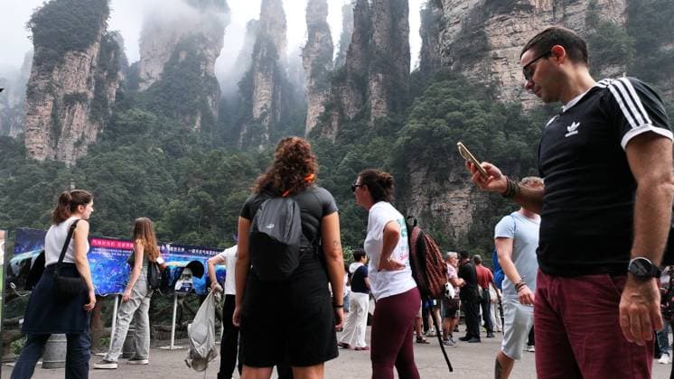 ZHANGJIAJIE, CHINA - SEPTEMBER 26: Tourists enjoy the scenic landscapes at Zhangjiajie National Forest Park on September 26, 2026 in Zhangjiajie, Hunan Province of China. The park attracted visitors from home and abroad during the Mid-Autumn Festival holiday.  Copyright: xVCGx 111669753036